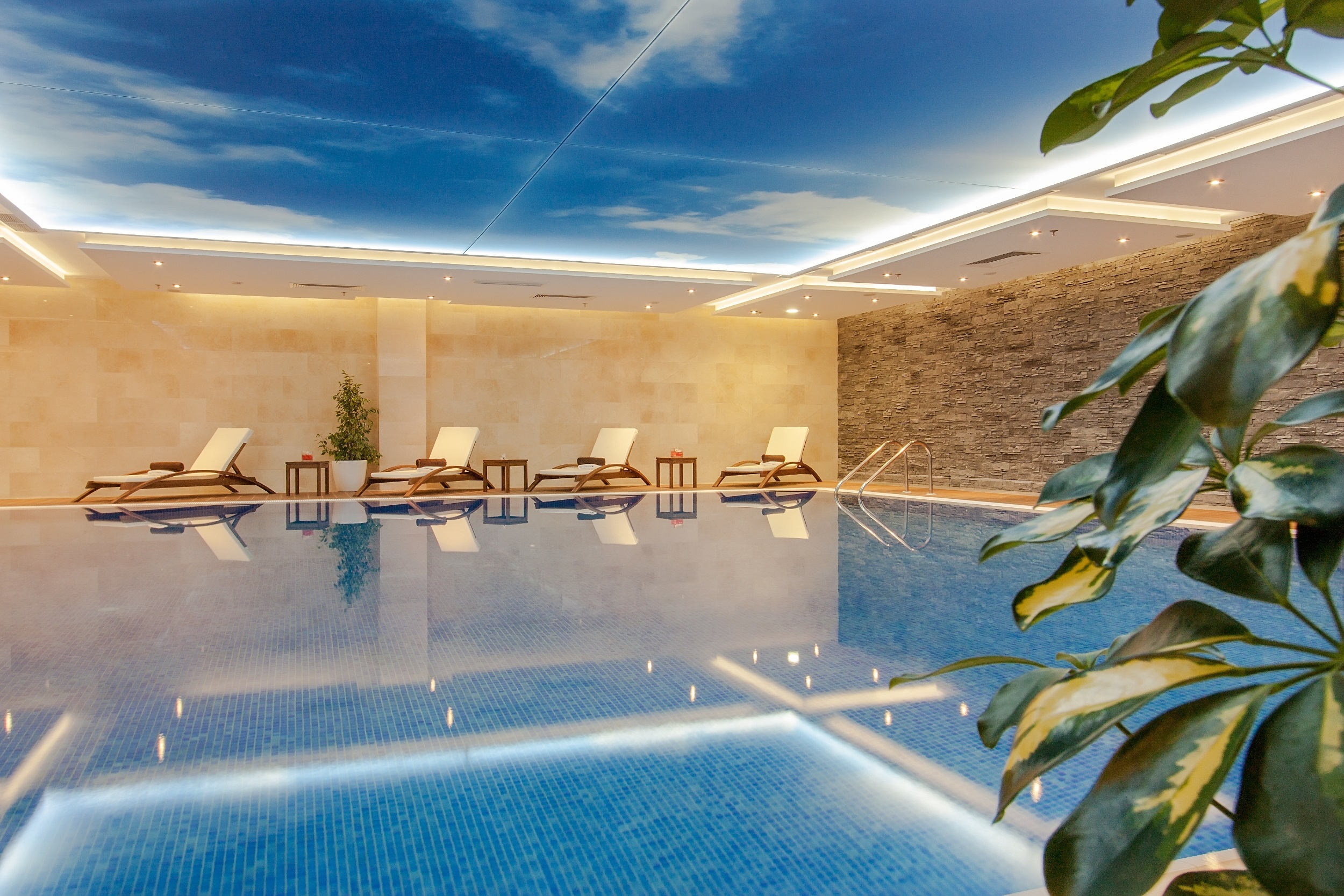 INTERNATIONAL_CASINO_TOWER__HOTEL_NISIPURILE_DE_AUR_BULGARIA_AIR_TOUR_TRAVEL
